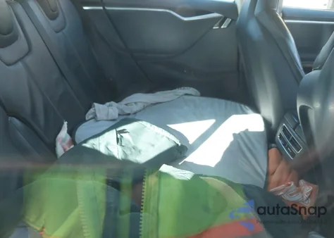 2013 Tesla Model S из США, поврежденный, VIN 5YJSA1CG9DFP03544